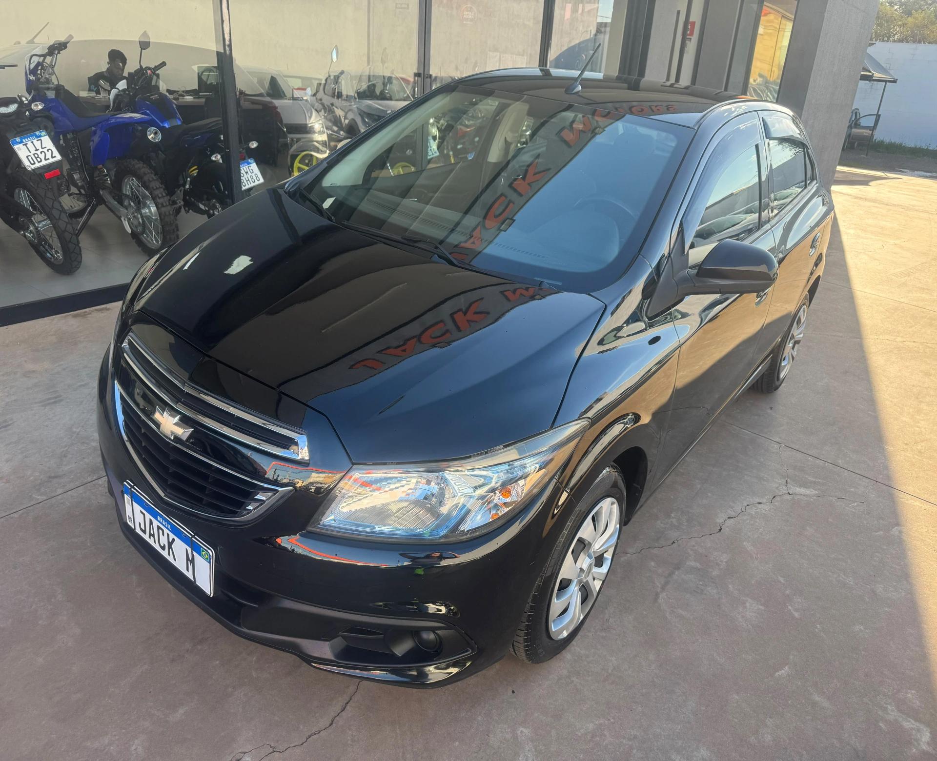 CHEVROLET Onix Hatch - Foto