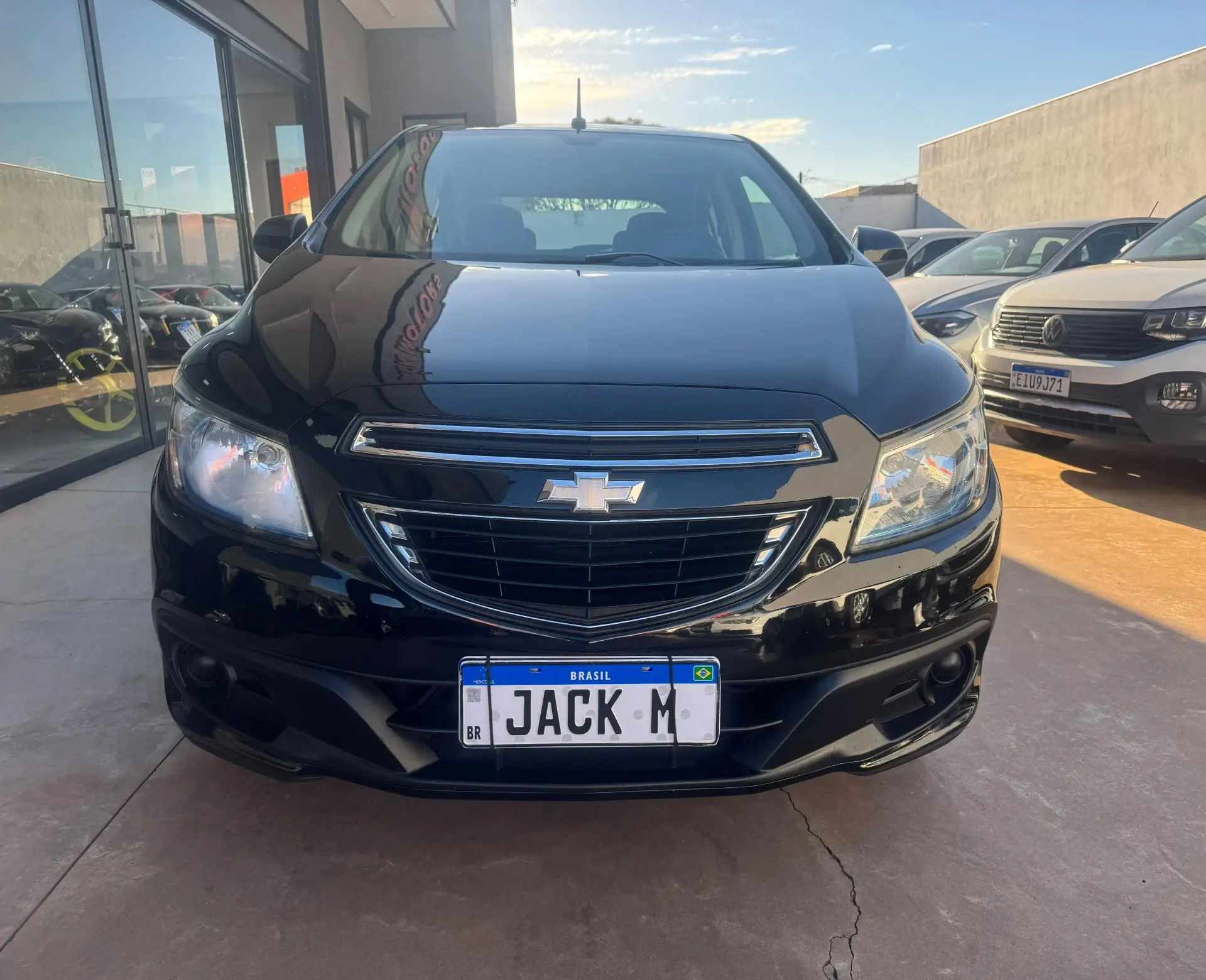 CHEVROLET Onix Hatch - Foto