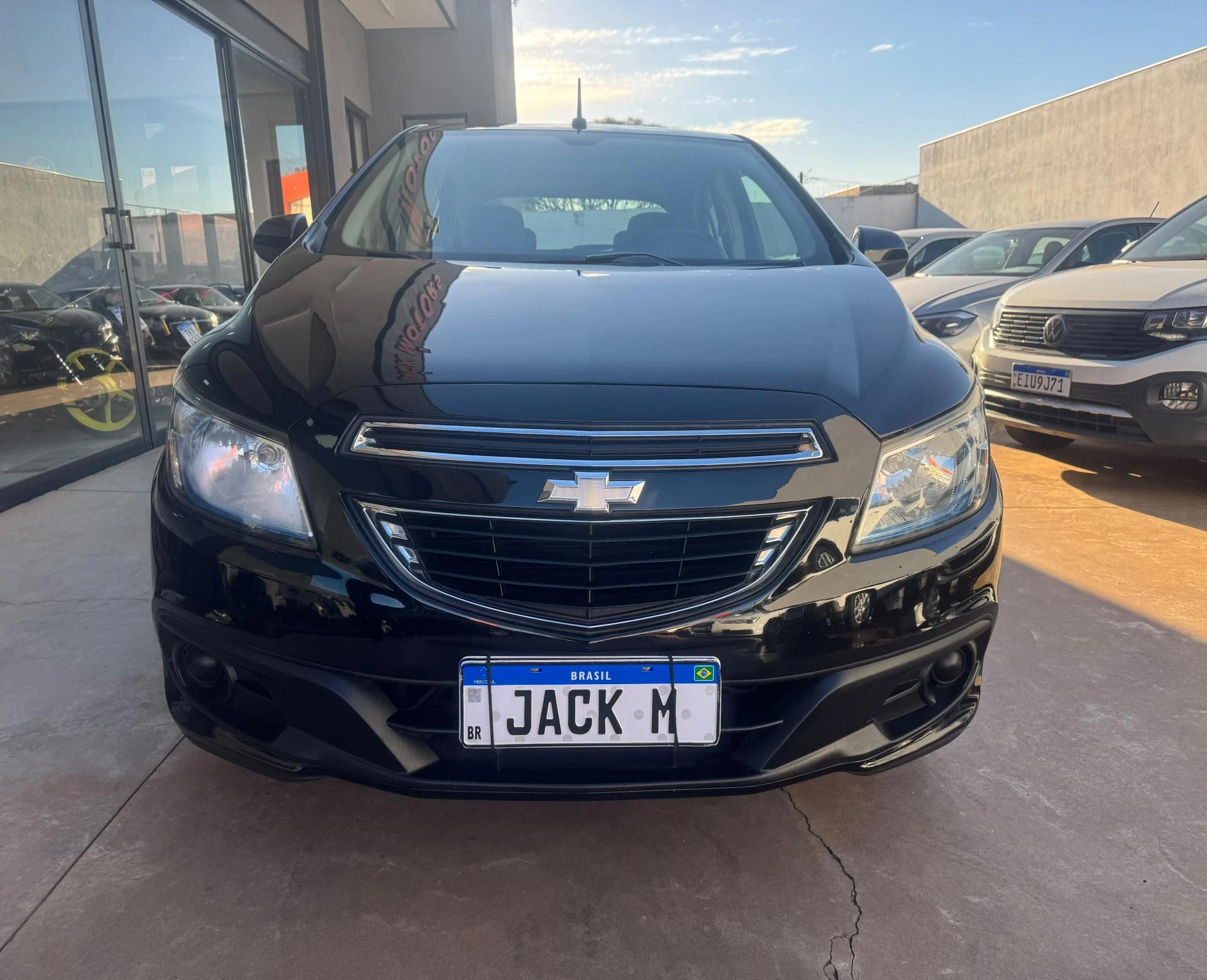 CHEVROLET Onix Hatch - Foto
