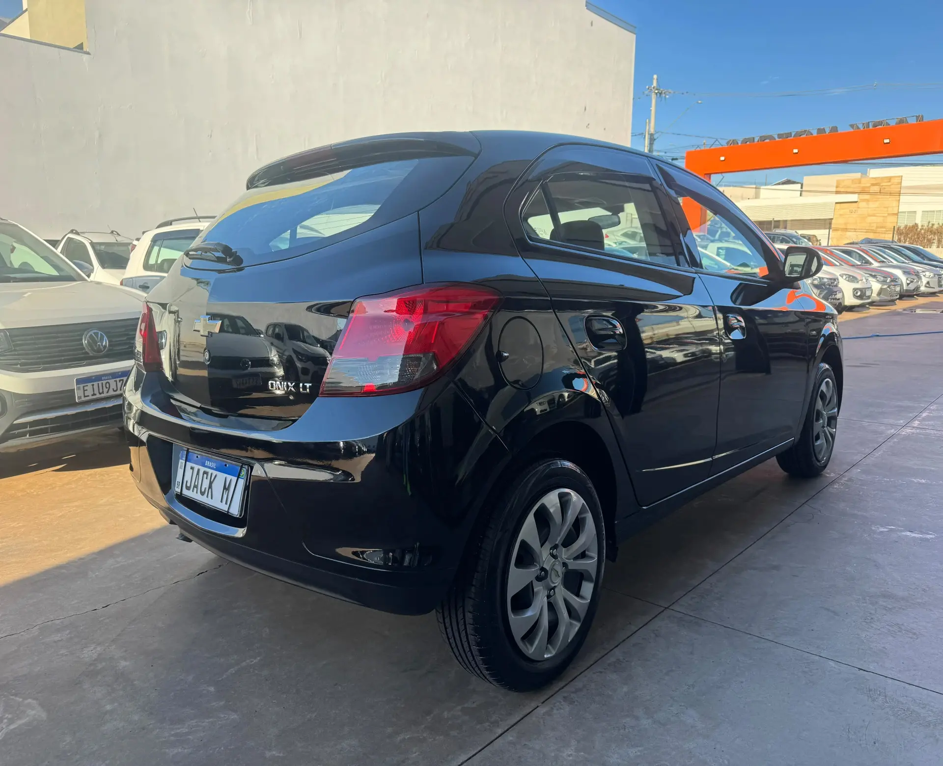 CHEVROLET Onix Hatch - Foto