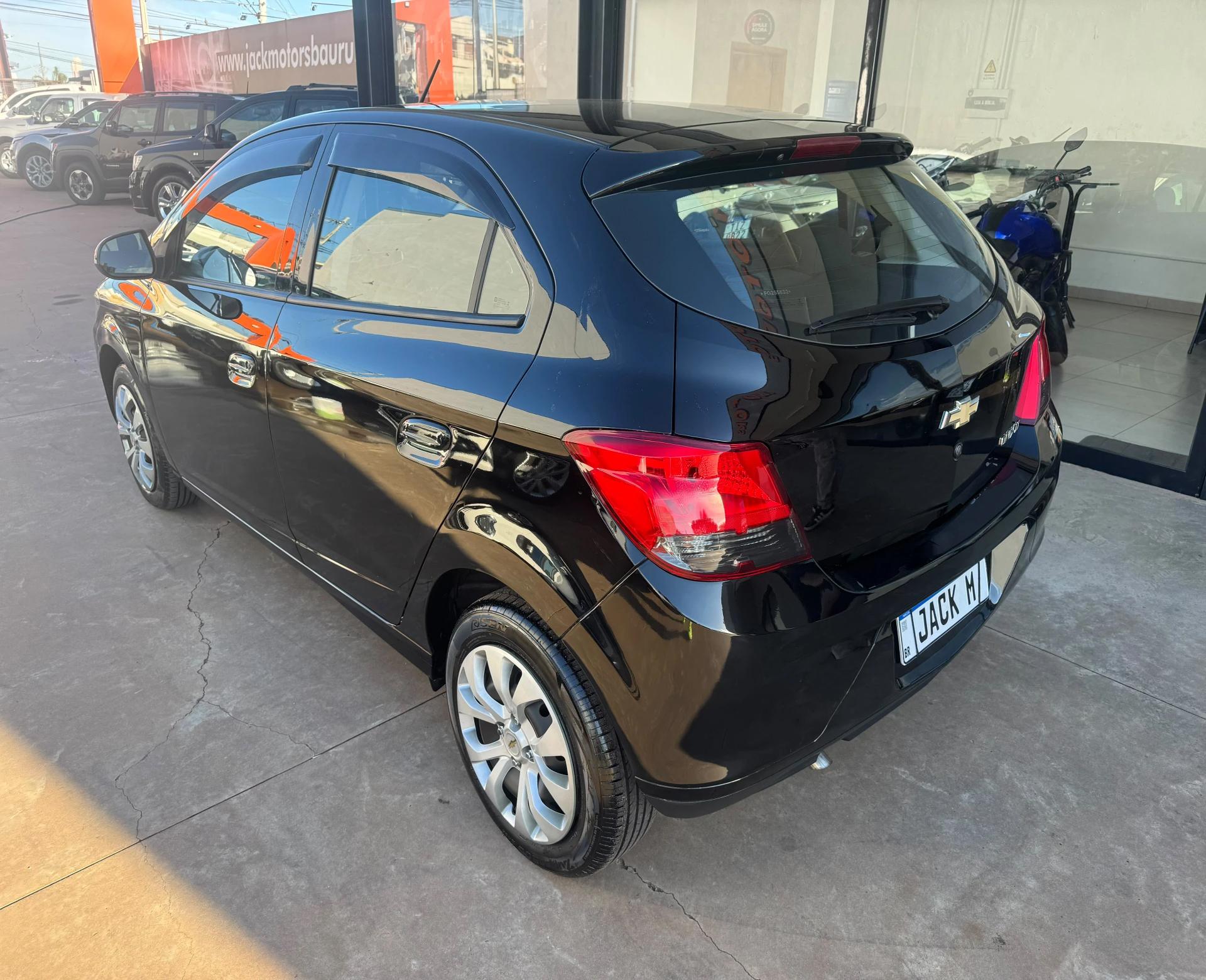 CHEVROLET Onix Hatch - Foto