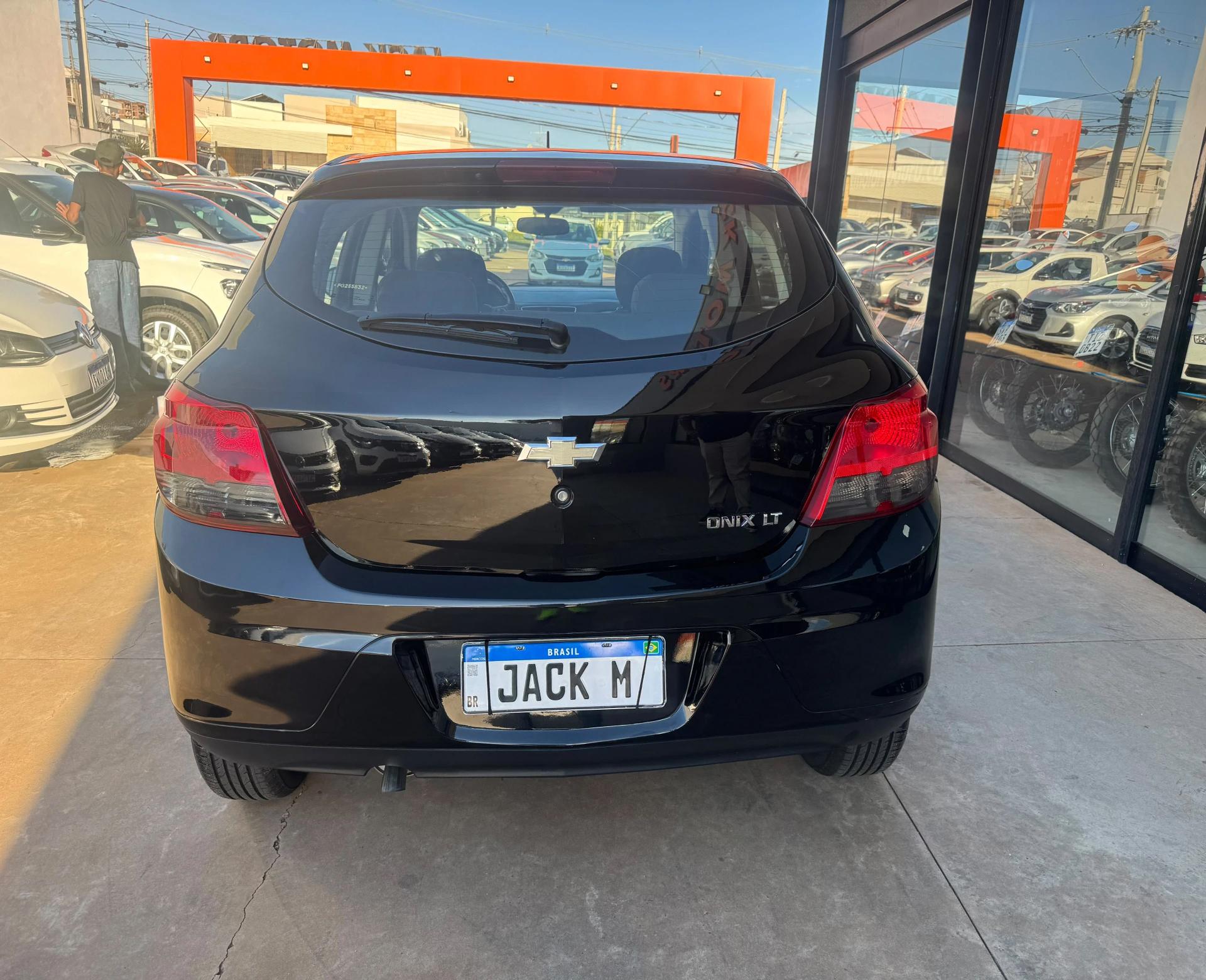 CHEVROLET Onix Hatch - Foto