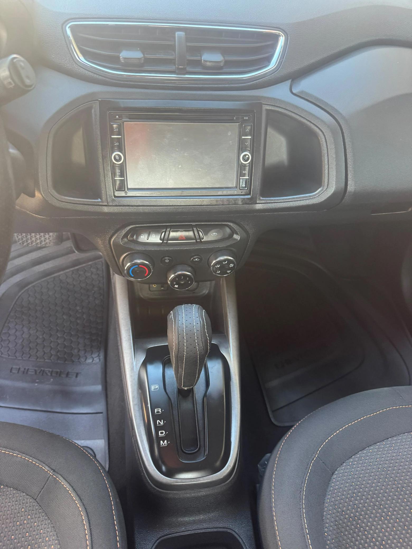 CHEVROLET Onix Hatch - Foto