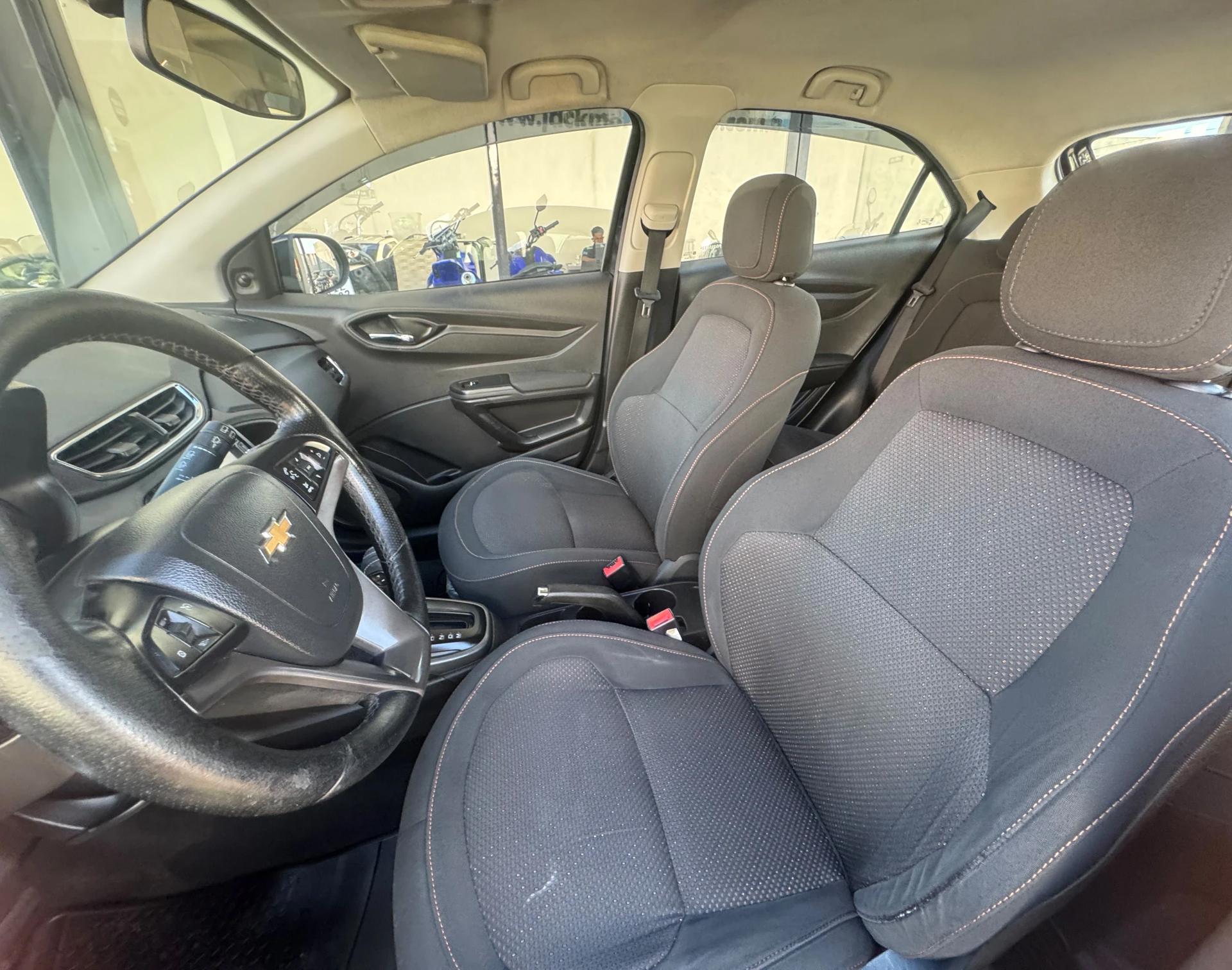 CHEVROLET Onix Hatch - Foto