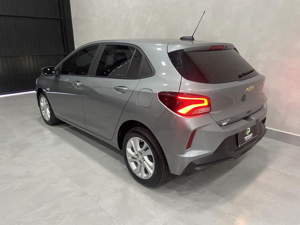 CHEVROLET Onix Hatch - Foto