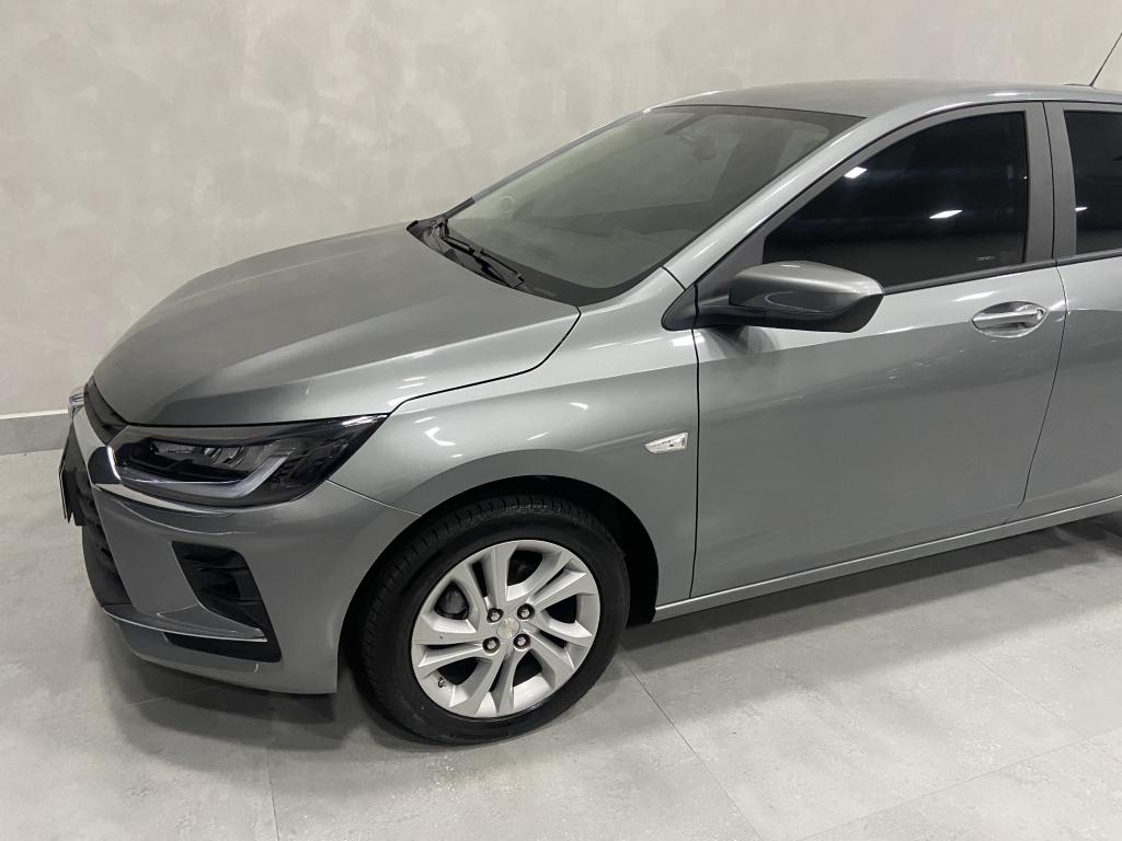 CHEVROLET Onix Hatch - Foto