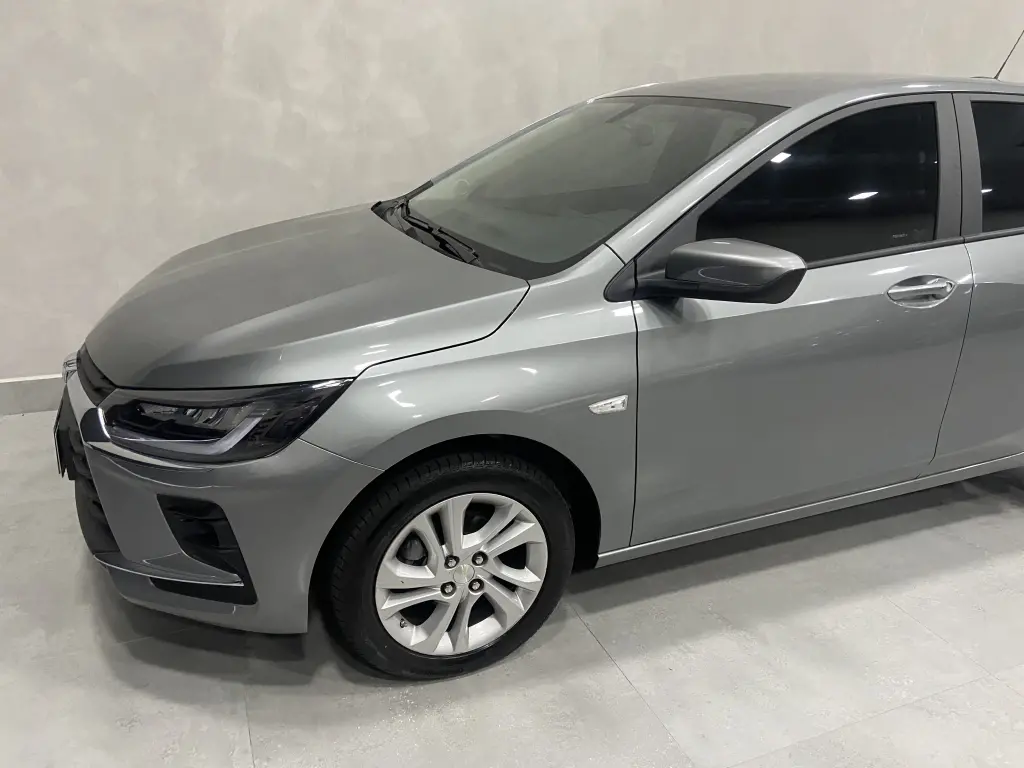 CHEVROLET Onix Hatch - Foto