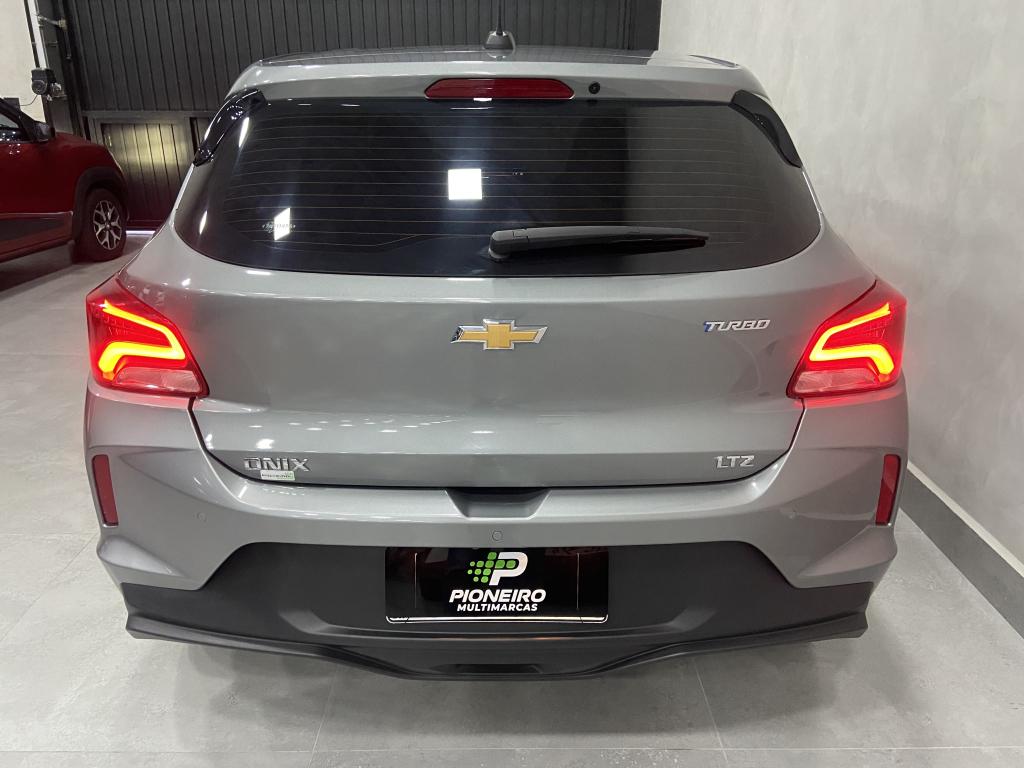 CHEVROLET Onix Hatch - Foto
