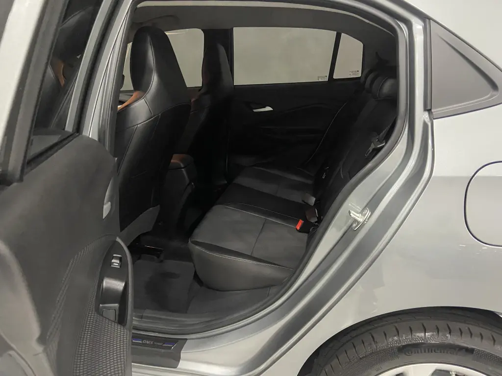 CHEVROLET Onix Hatch - Foto