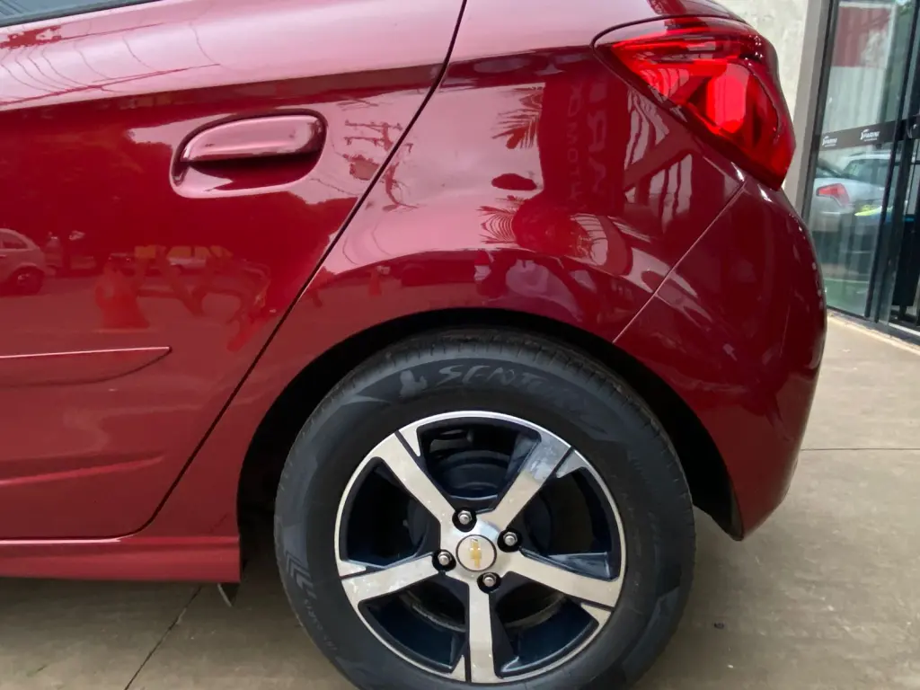 CHEVROLET Onix Hatch - Foto