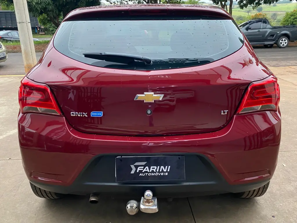 CHEVROLET Onix Hatch - Foto