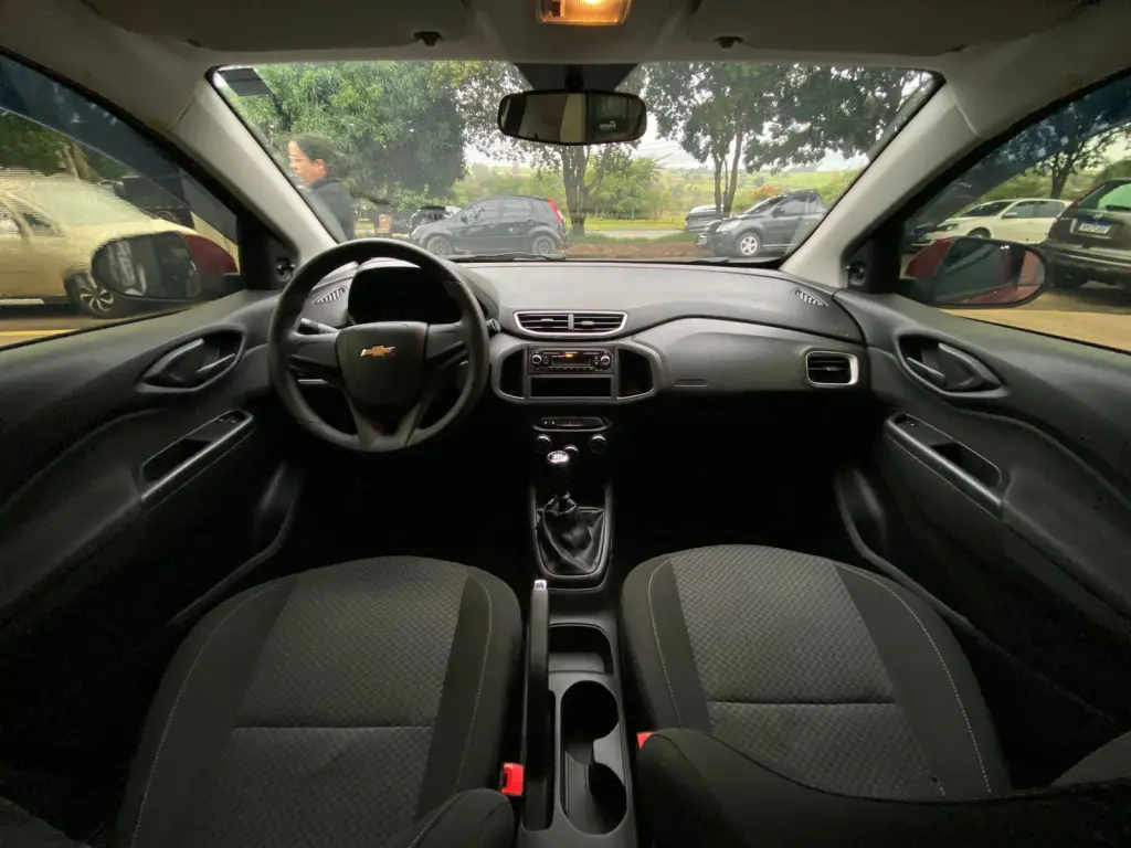 CHEVROLET Onix Hatch - Foto