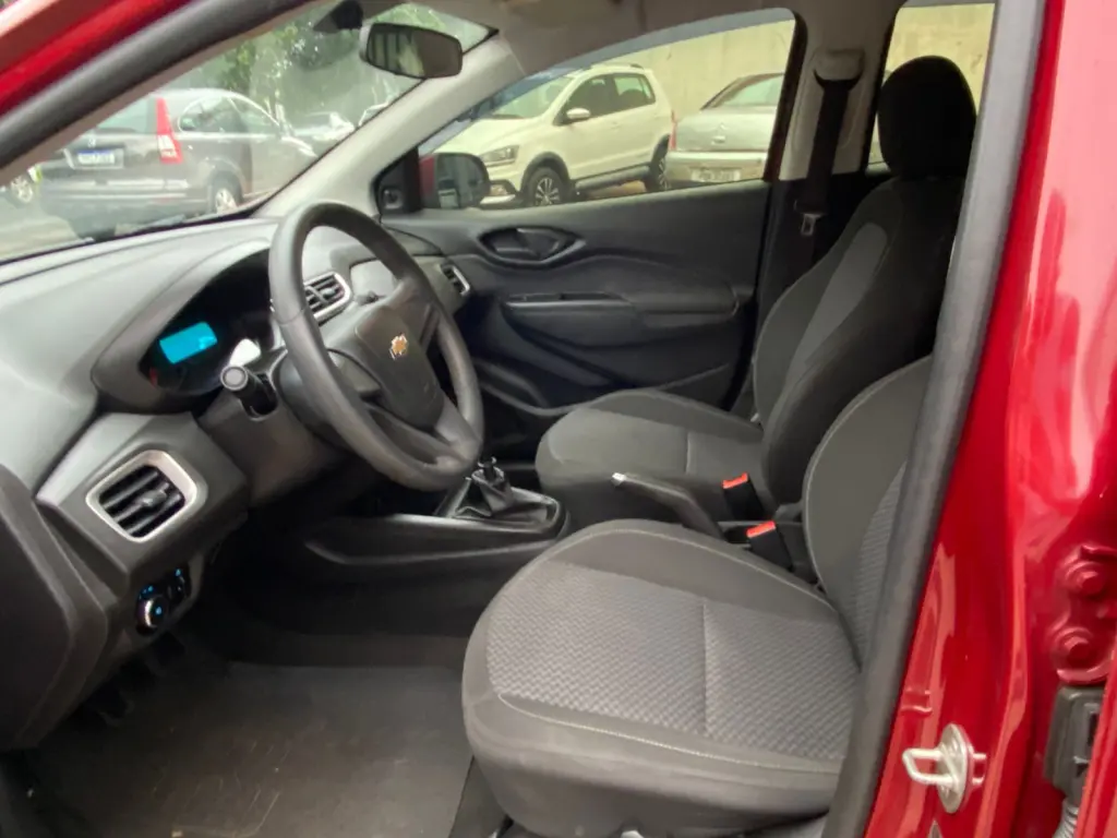 CHEVROLET Onix Hatch - Foto