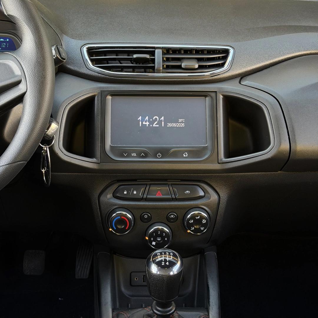 CHEVROLET Onix Hatch - Foto