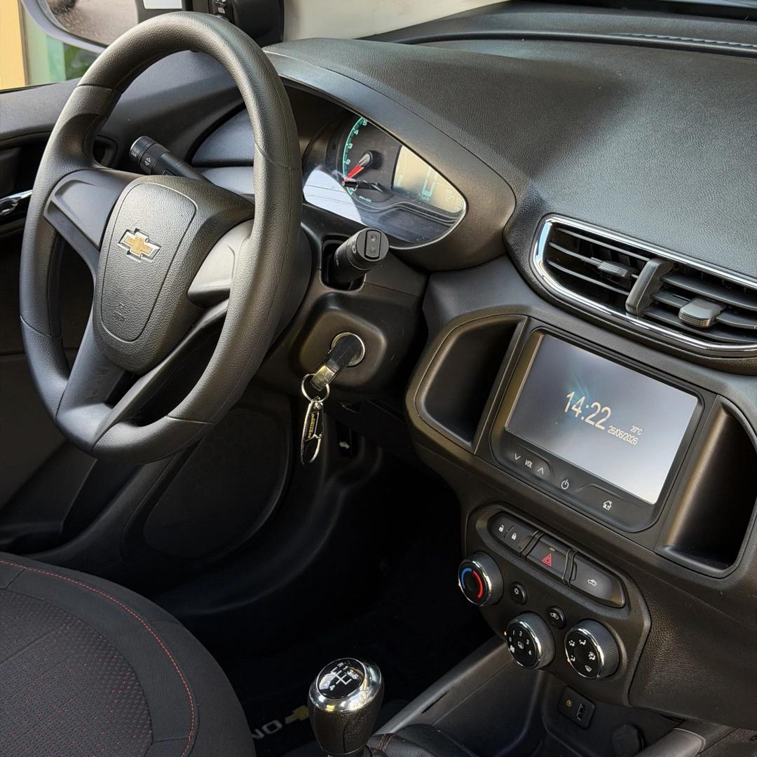 CHEVROLET Onix Hatch - Foto