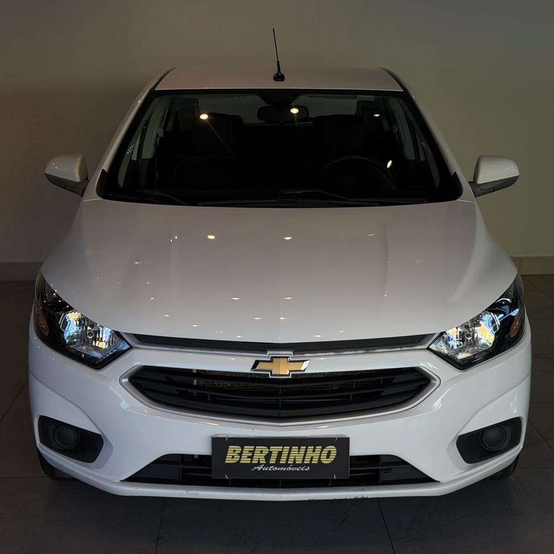 CHEVROLET Onix Hatch - Foto
