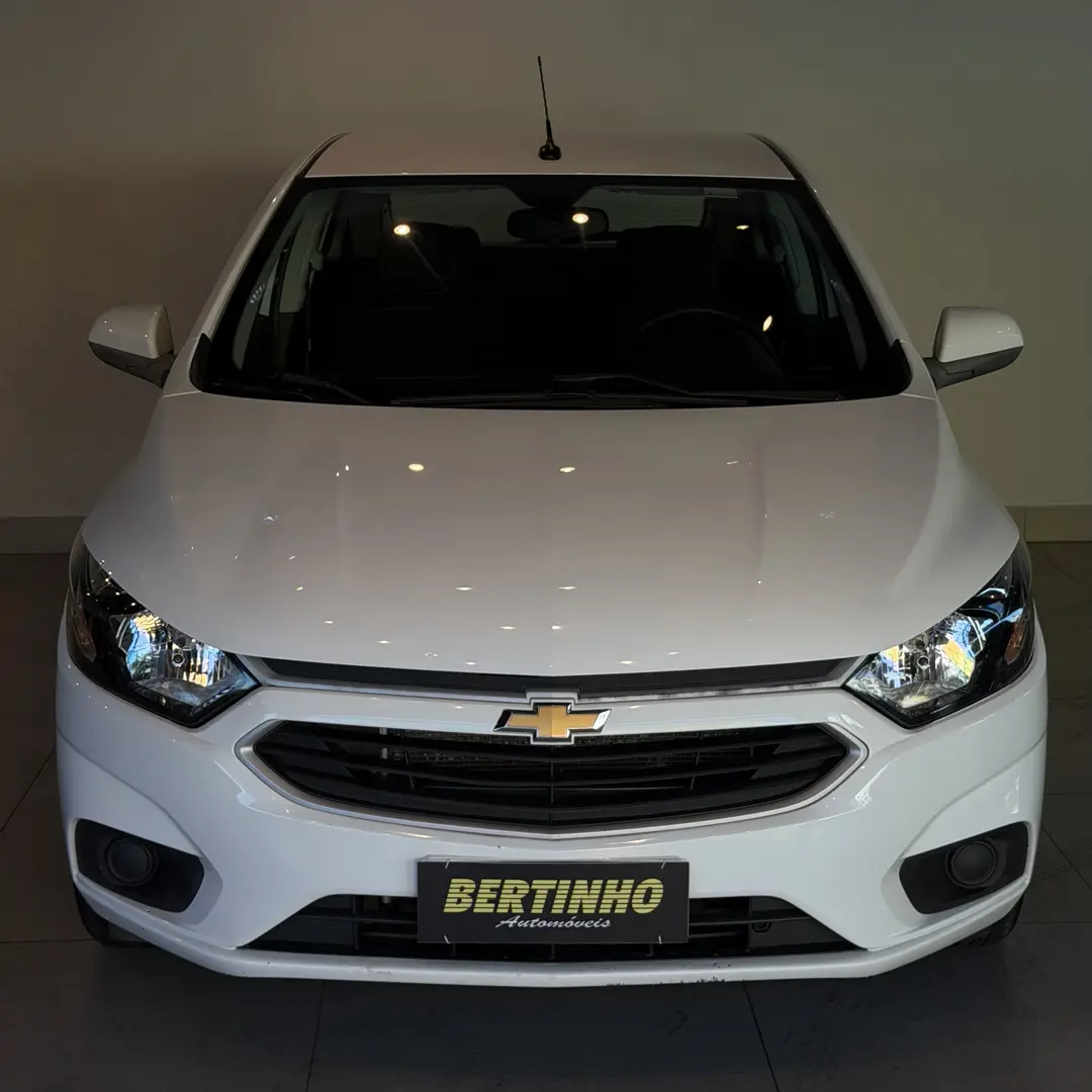 CHEVROLET Onix Hatch - Foto