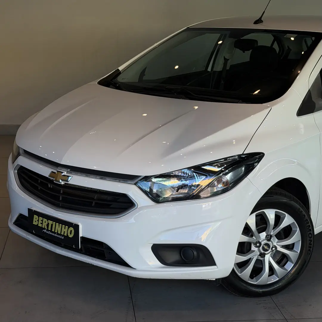 CHEVROLET Onix Hatch - Foto