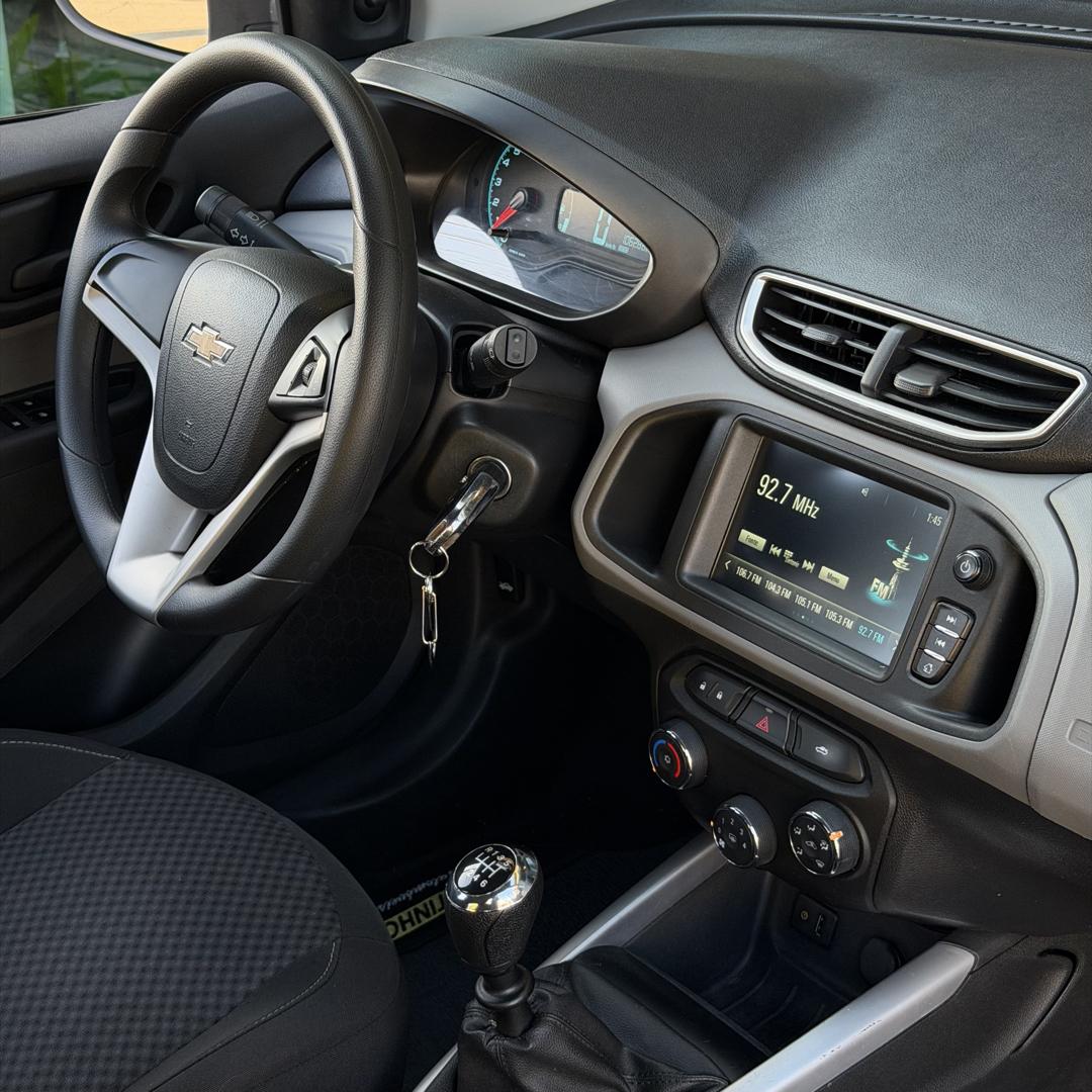 CHEVROLET Onix Hatch - Foto