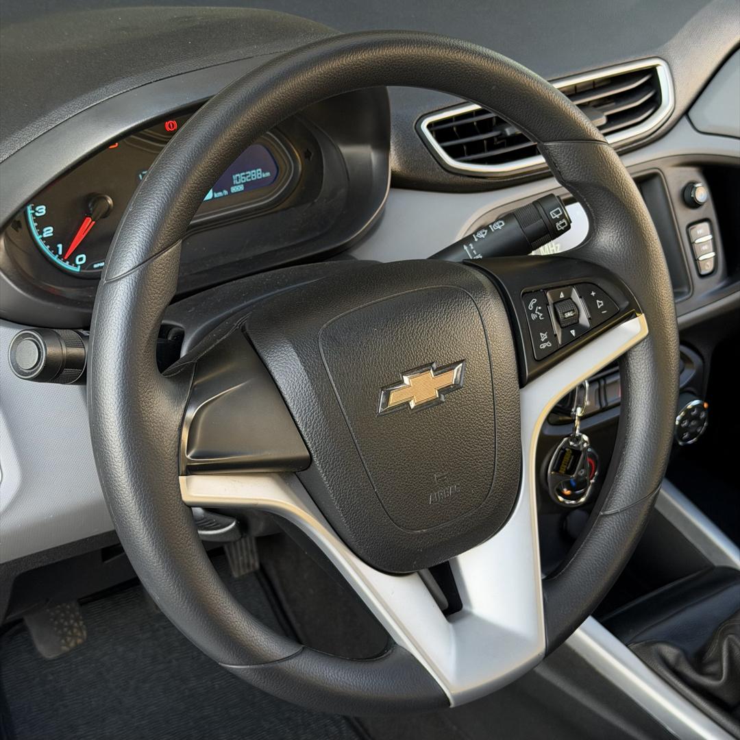 CHEVROLET Onix Hatch - Foto