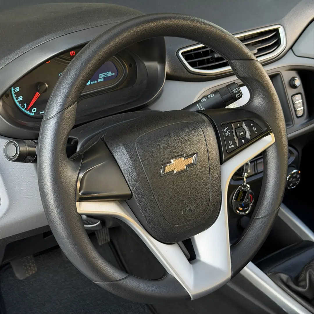 CHEVROLET Onix Hatch - Foto