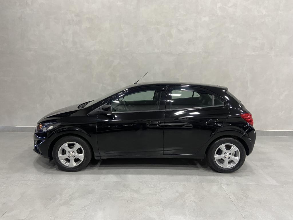 CHEVROLET Onix Hatch - Foto