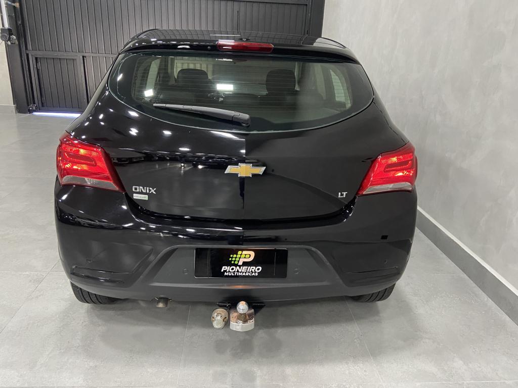 CHEVROLET Onix Hatch - Foto
