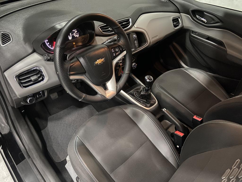 CHEVROLET Onix Hatch - Foto
