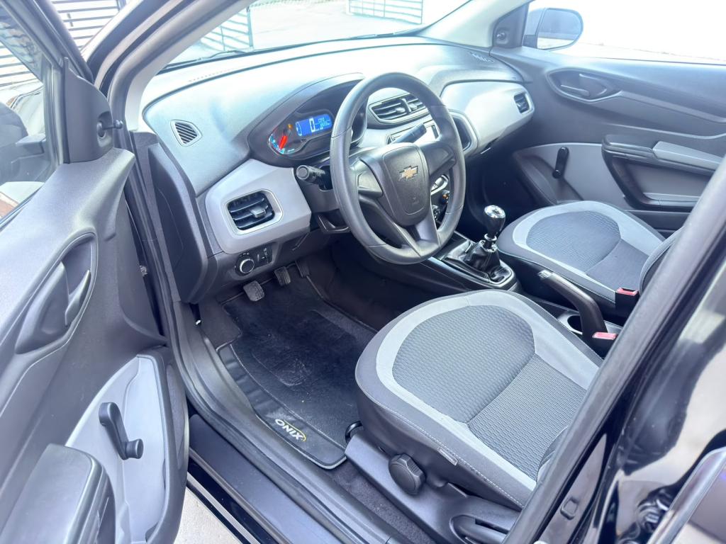 CHEVROLET Onix Hatch - Foto