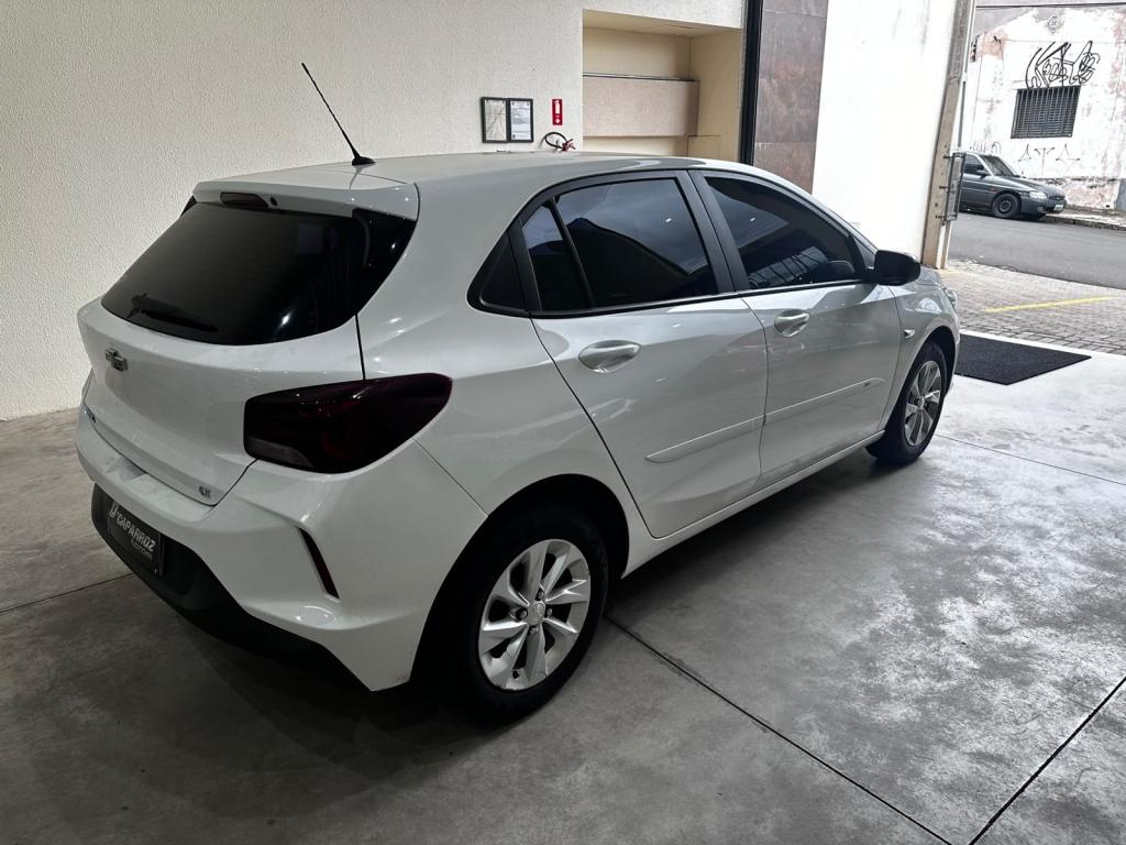 CHEVROLET Onix Hatch - Foto