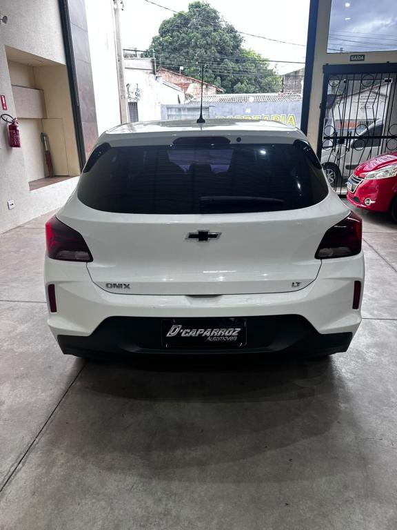 CHEVROLET Onix Hatch - Foto