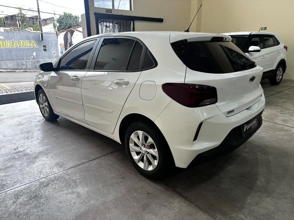 CHEVROLET Onix Hatch - Foto