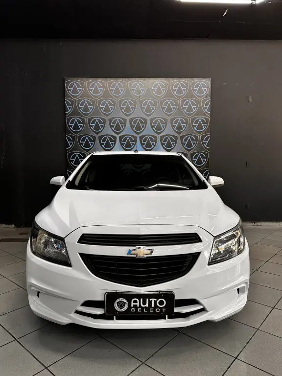 CHEVROLET Onix Hatch - Foto
