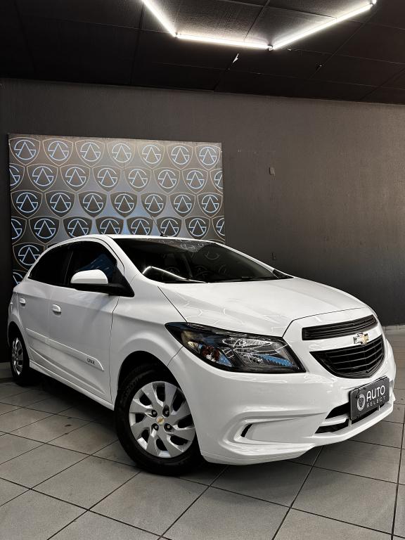 CHEVROLET Onix Hatch - Foto