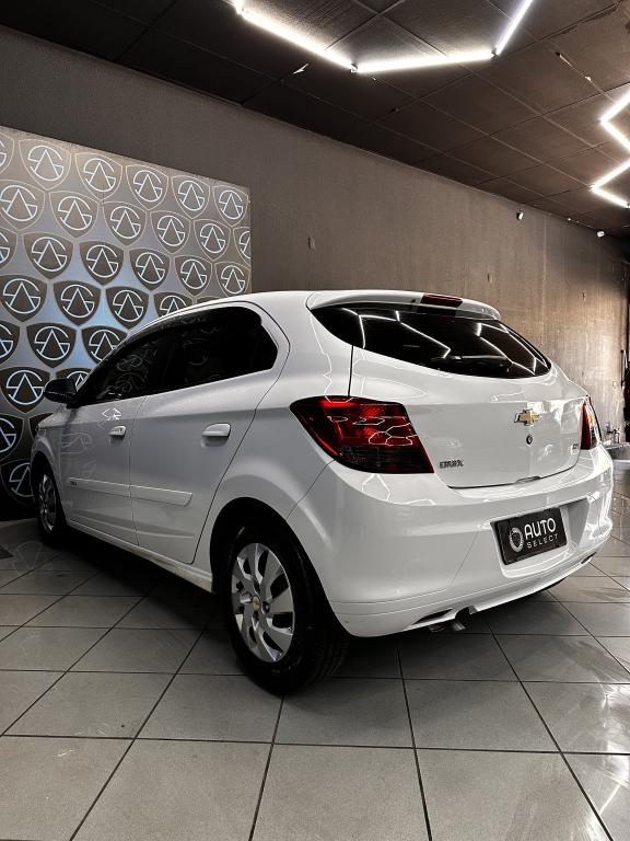 CHEVROLET Onix Hatch - Foto