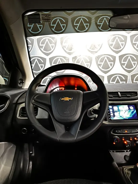 CHEVROLET Onix Hatch - Foto