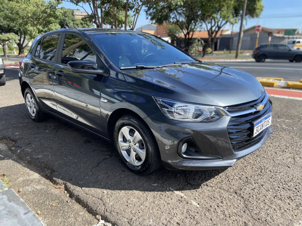 CHEVROLET Onix Hatch - Foto