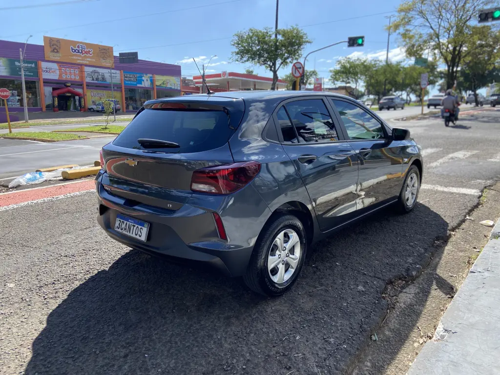 CHEVROLET Onix Hatch - Foto