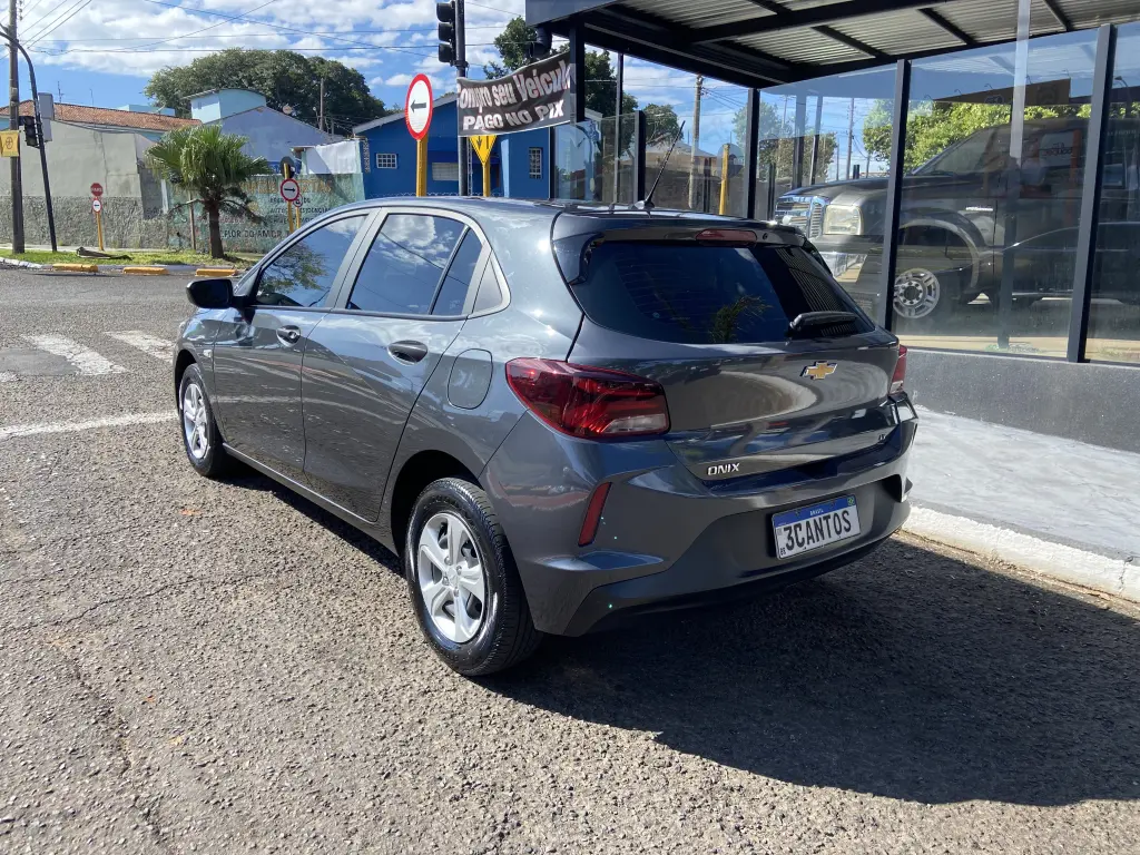 CHEVROLET Onix Hatch - Foto