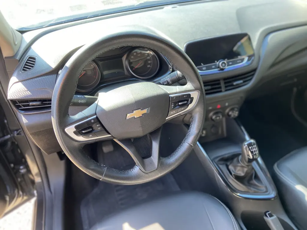 CHEVROLET Onix Hatch - Foto