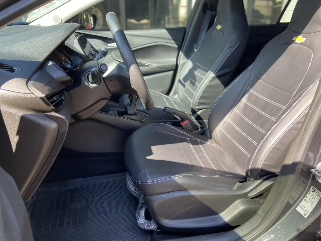 CHEVROLET Onix Hatch - Foto