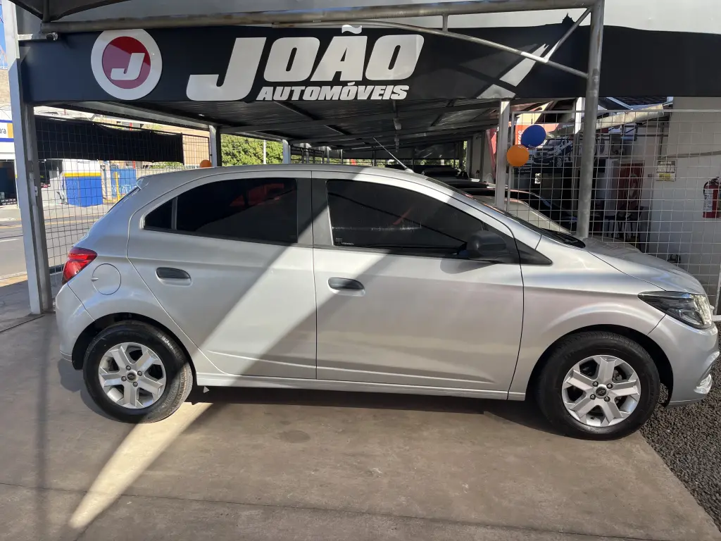CHEVROLET Onix Hatch