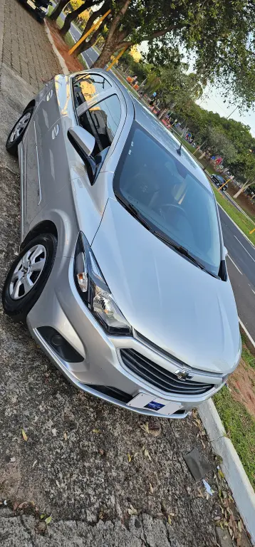 CHEVROLET Onix Hatch - Foto