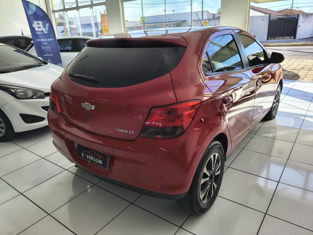 CHEVROLET Onix Hatch - Foto