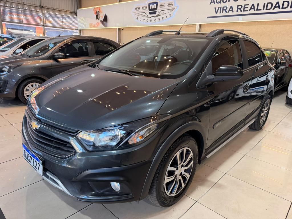 CHEVROLET Onix Hatch - Foto