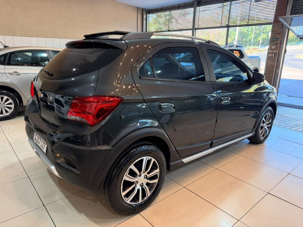 CHEVROLET Onix Hatch - Foto