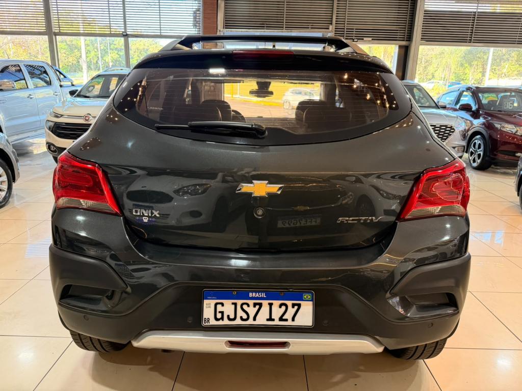 CHEVROLET Onix Hatch - Foto