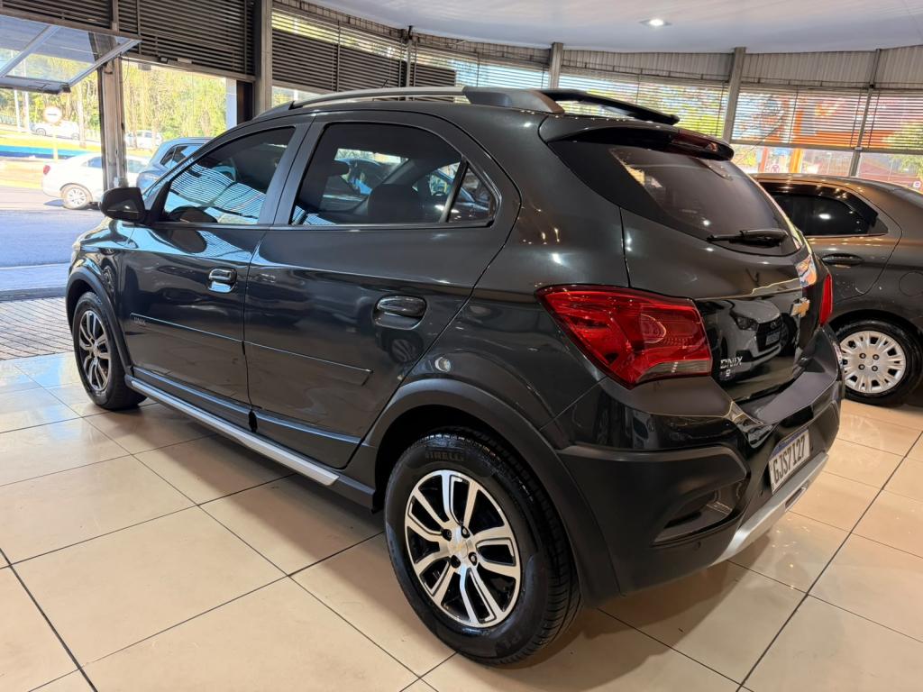 CHEVROLET Onix Hatch - Foto