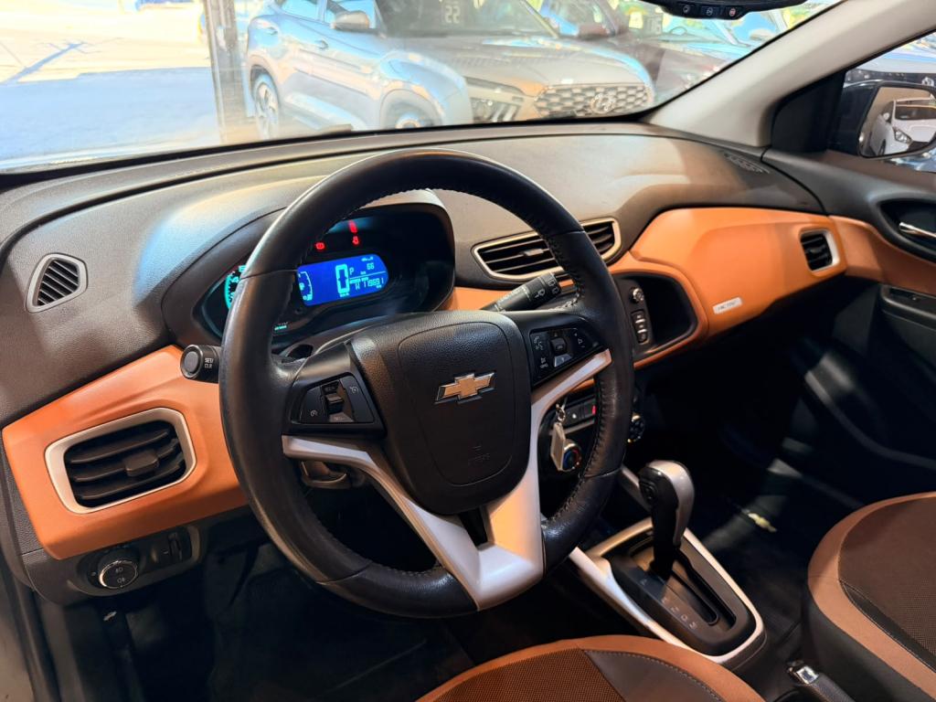 CHEVROLET Onix Hatch - Foto