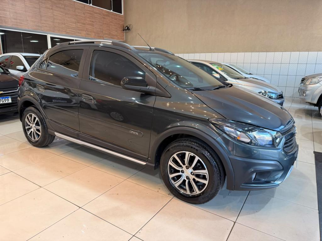 CHEVROLET Onix Hatch - Foto